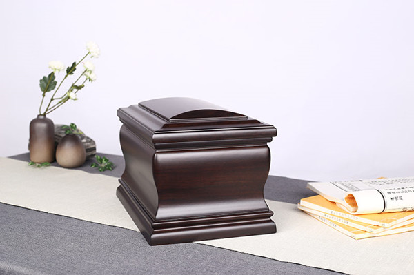 下半年靈車運(yùn)送遺體會(huì)漲價(jià)嗎(如何預(yù)訂殯儀館的靈車)